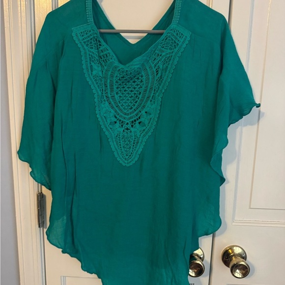 Casual yet elegant green neck angled flattering green blouse. XL - Picture 2 of 6